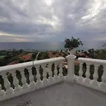 Bellavista شقة